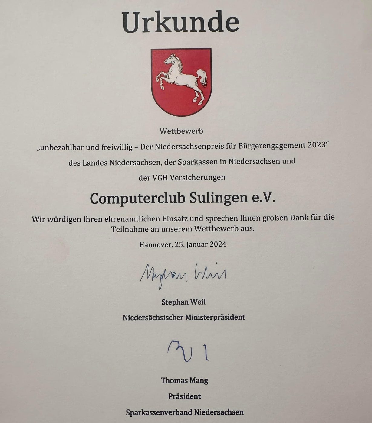 Urkunde mit dem niedersächsischen Landeswappen